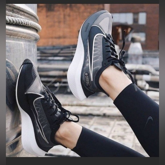 Nike Zoom Gravity Sneakers Black Size 9.5 Womens - Picture 3 of 13